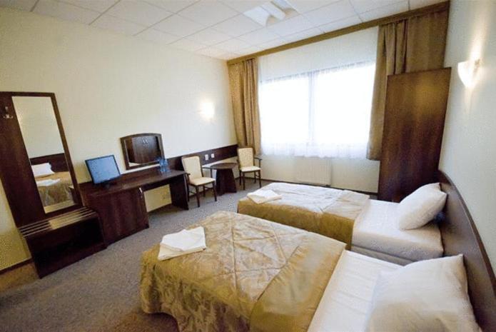 Hotel A4 Mop Kepnica Jaworzno Ruang foto